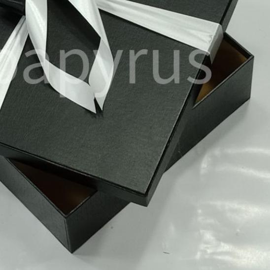 

PAPYRUS 30X30 Tinggi 10cm Kotak Kado Gift Box Hadiah