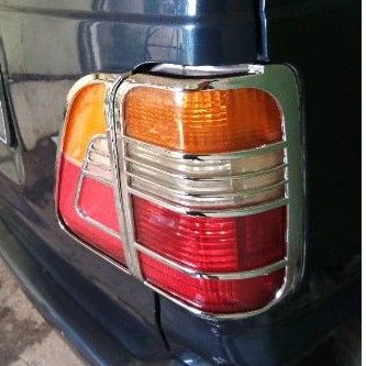 garnish cover pelindung lampu stop BELAKANG mobil toyota kijang new efi kapsul lgx 2003 2004 + segitiga hitam CHROME CROME