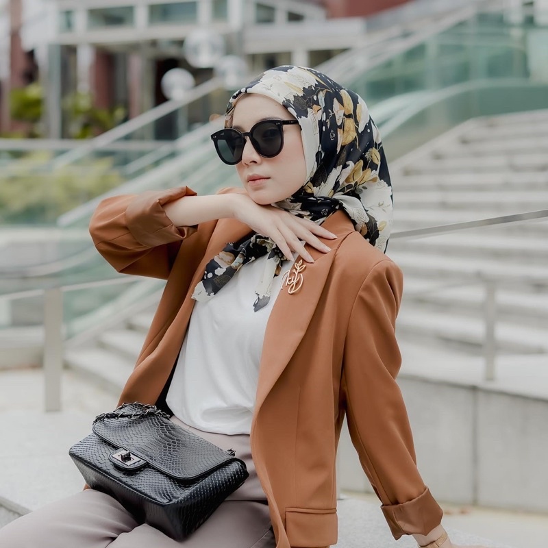 Koyu Hijab Segiempat Viney Jepang Beauty Leaf (autum series)