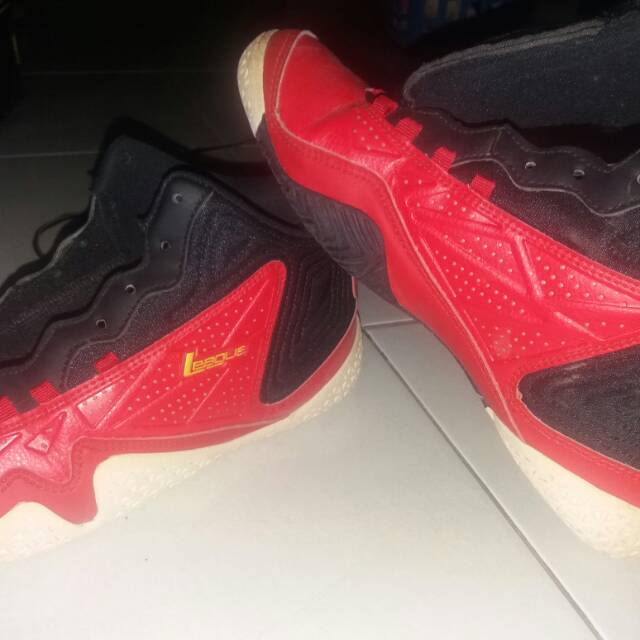 sepatu basket merk league