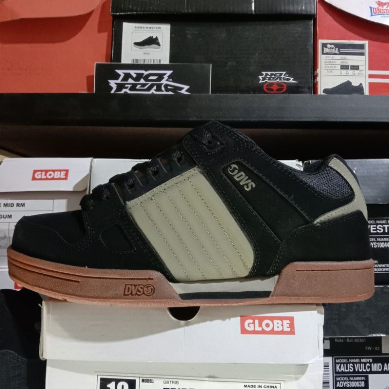 dvs skateboard sepatu dvs celsius