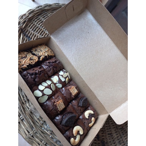 

Fudgy Brownies 22x10cm, 12 potong
