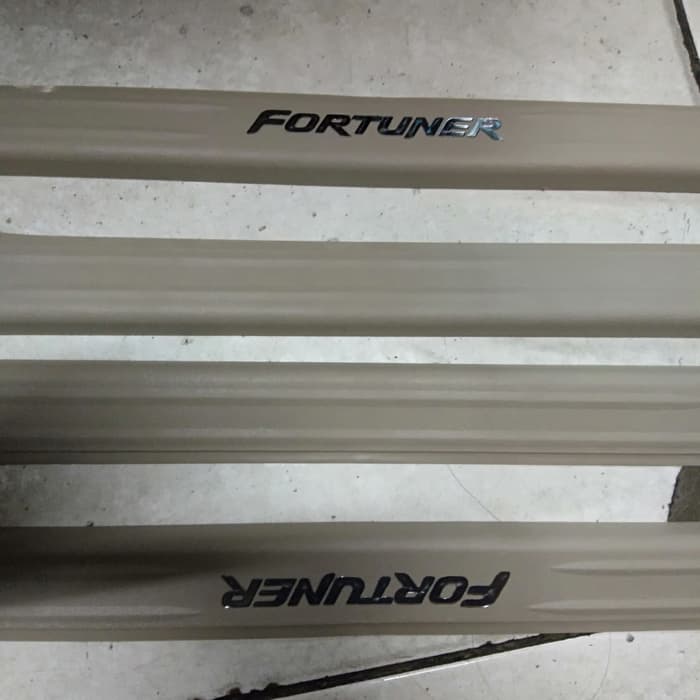 silplate sill plate samping pintu mobil toyota fortuner 2004 sampai 2015 CREAM 2014 2013 2012 2011 2010 2009 2008 2007 2006 2005