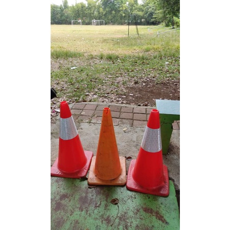 Cone Pembatas Jalan
