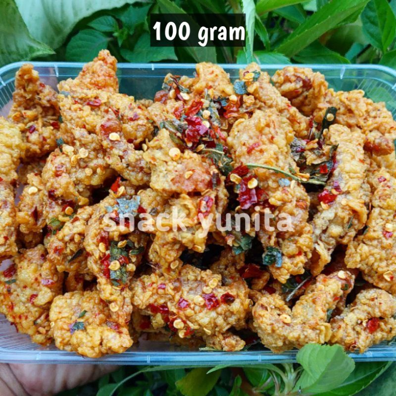 

Kulit ayam crispy pedas daun jeruk kemasan pouch 100 gram