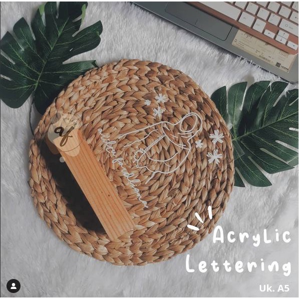 Kado Hadiah wisuda, ultah, wedding, Pajangan dinding | Akrilik Lettering , Stand akrilik