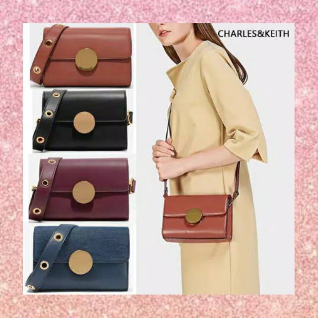 Sling bag Charles and keith
free dust bag.