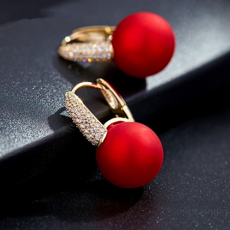 Anting Bahan Titanium Steel Aksen Mutiara Warna Merah Gaya Vintage Korea