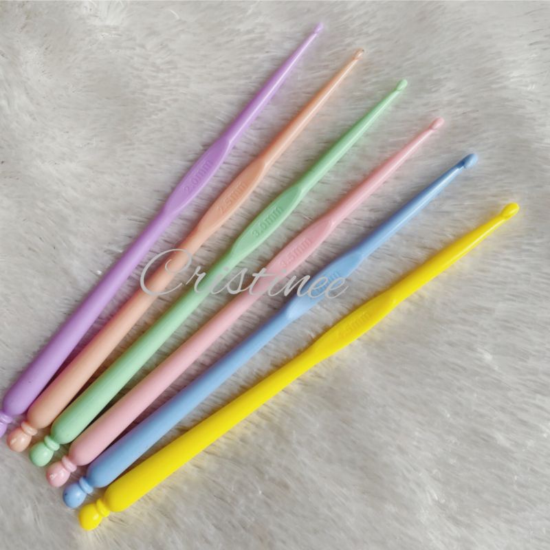 1pcs hakpen (jarum rajut) plastik crochet hook