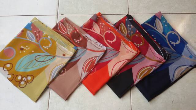 Jilbab segi empat motiif bunga besar 10 /umama voal