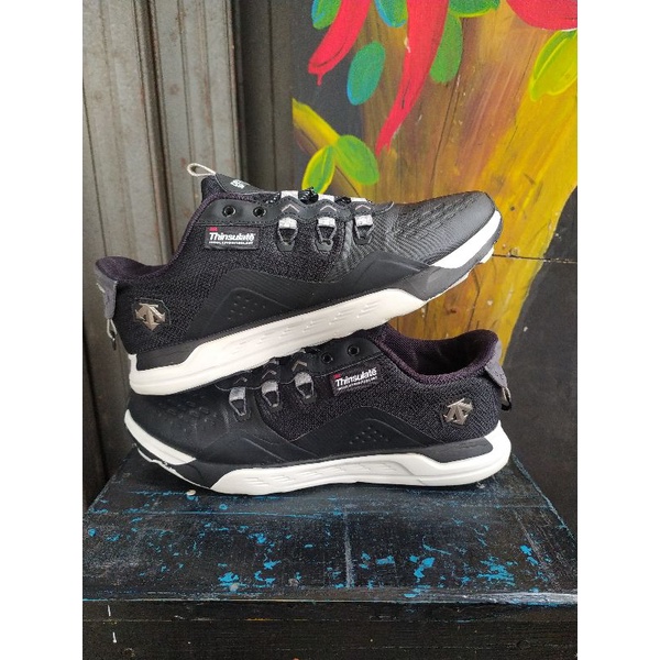 Sepatu Descente Running
