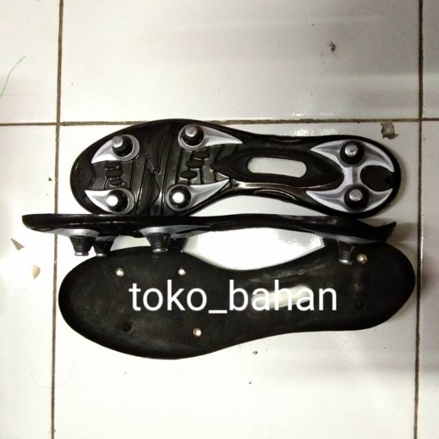 Outsole - alas sepatu bola pull besi