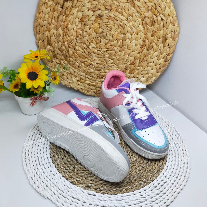 Sneakers Wanita Elvira BONUS KAOS KAKI CR02 HPD506