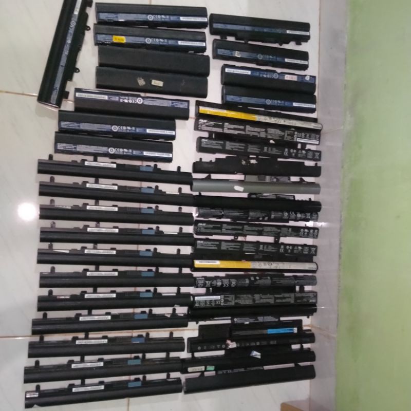 BATERAI BEKAS LAPTOP KONDISI GAMBING ISI 3/4 CELL Campur kirim acak sesuai stok yg ada