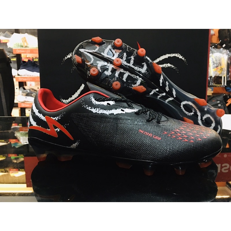 Sepatu Bola Specs REACTO BLITZ VA20 BLACK CAT ELITE FG SPECIAL EDITION