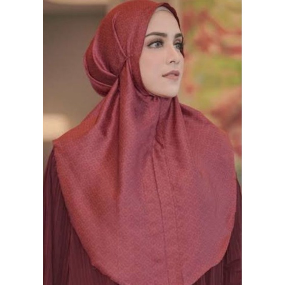 Buttonscarves Tapis Slip On in Red New