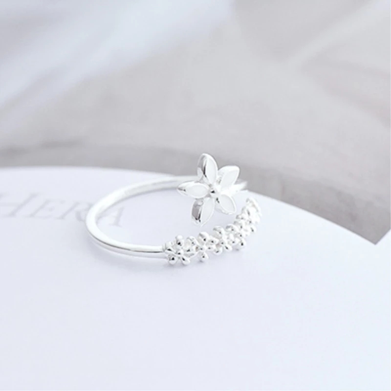 Cincin Model Terbuka Desain Bunga Warna Silver Bahan Alloy Gaya Korea Untuk Pesta Pernikahan