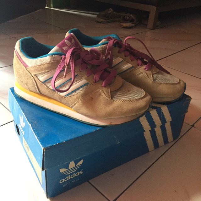 Adidas ZX 700 original store