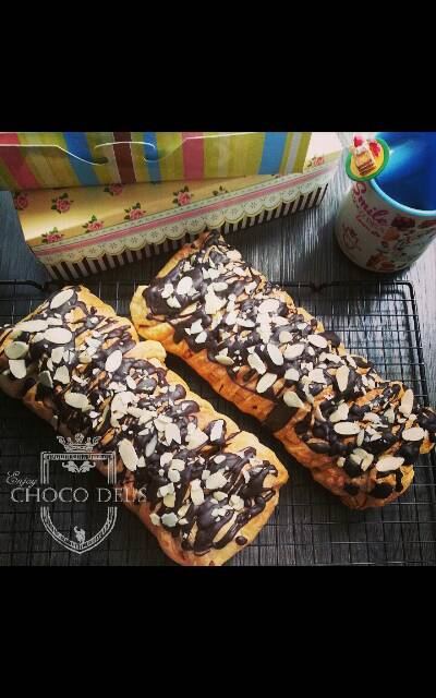 

Strudel Chocolate Almond by CHOCO DEL'S