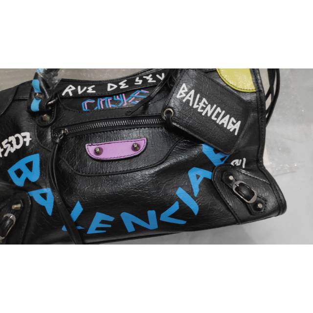 Preloved Tas Slempang Balenciaga Gravity