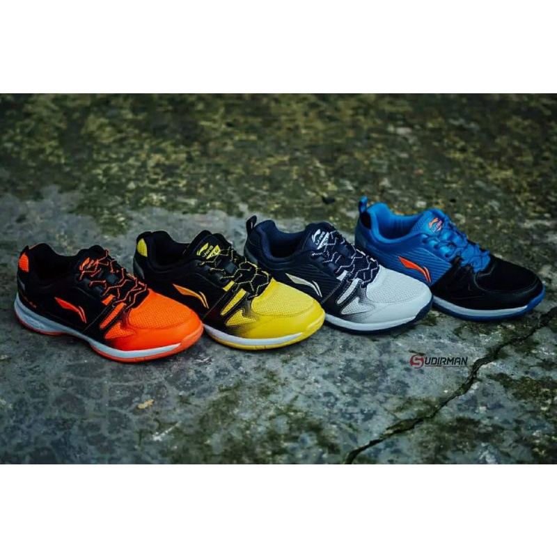 sepatu badminton Lining Attack G8
