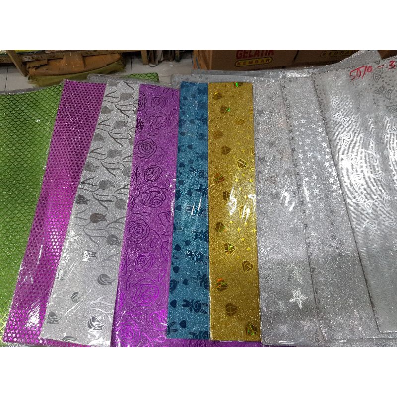 

Kertas kado motif metalik hologram fancy artpaper