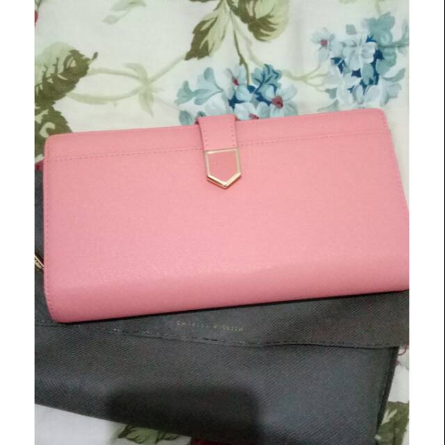 Dompet charles and Keith