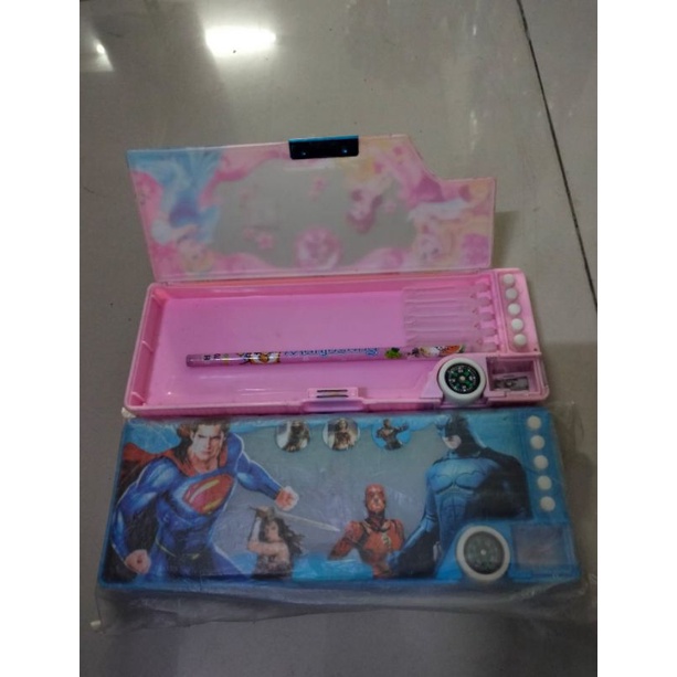 

OBRAL!!! KOTAK PENSIL KOMPAS + PERUNCING / tempat pensil karakter sale