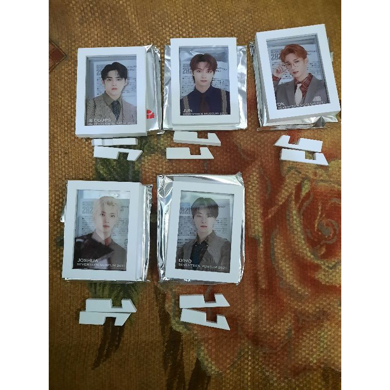 SEVENTEEN MUSEUM FIGURA (MAGNET)