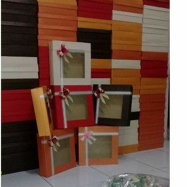 

kotak kue ( gift box ) uk 30 x 30 x 8+ pita + bunga