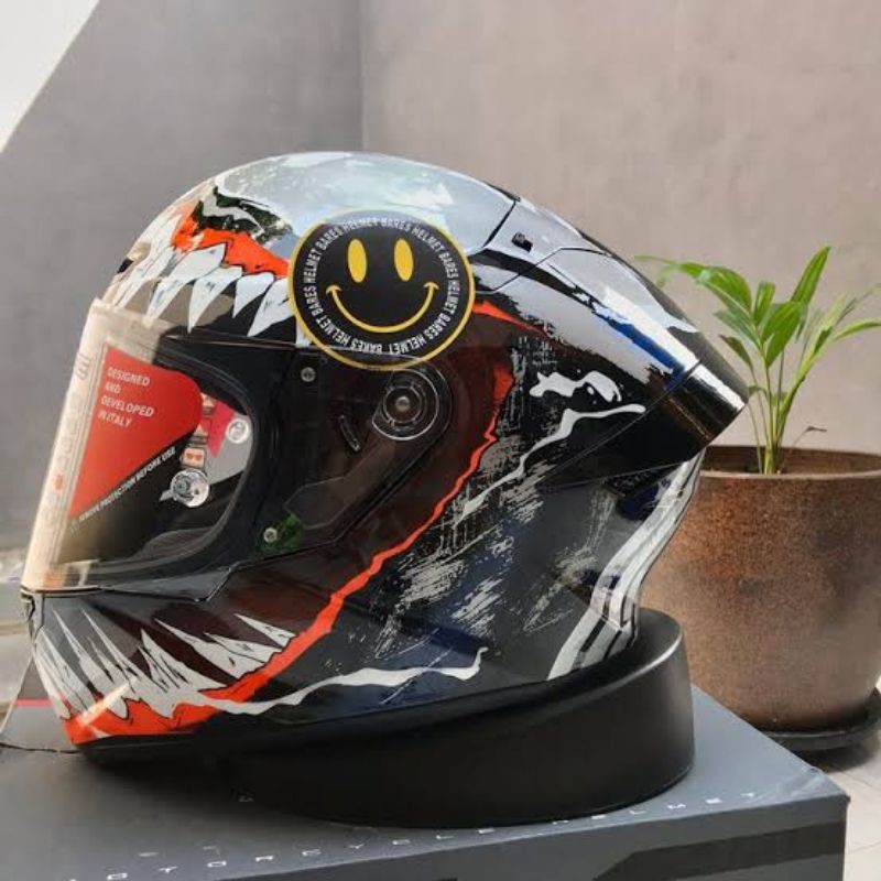 KYT tt course repaint venom