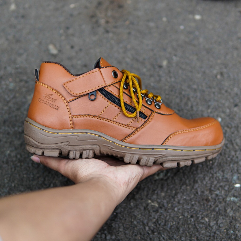 SM88- Sepatu Gunung Hiking Pria Crocodile Morisey Pendek Sleting TAN Boots Safety Tracking Outdoor