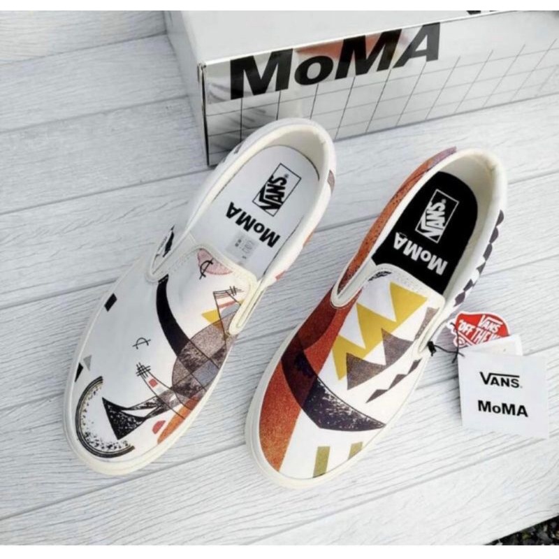 SEPATU SNEAKER SLIP ON BNIB MOMA FREE PAPERBACK