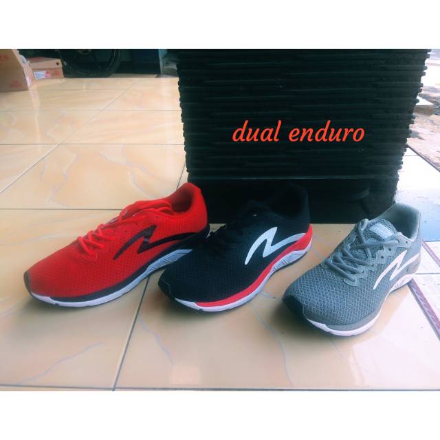 Sepatu running specs dual enduro