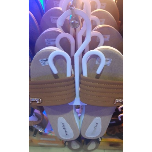 Hanger Sandal Slop Sepatu Gantungan Sandal sepatu