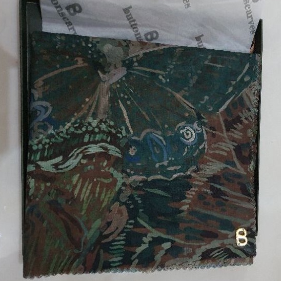 Buttonscarves Farsha Series in Jungle