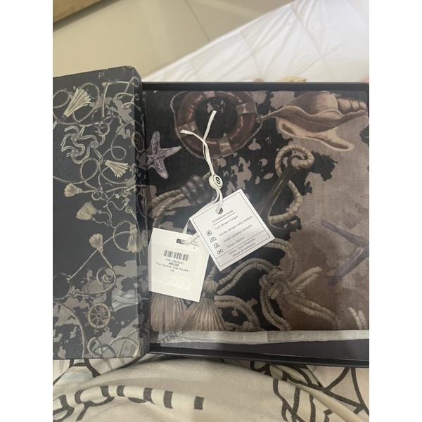 Buttonscraves nautical black