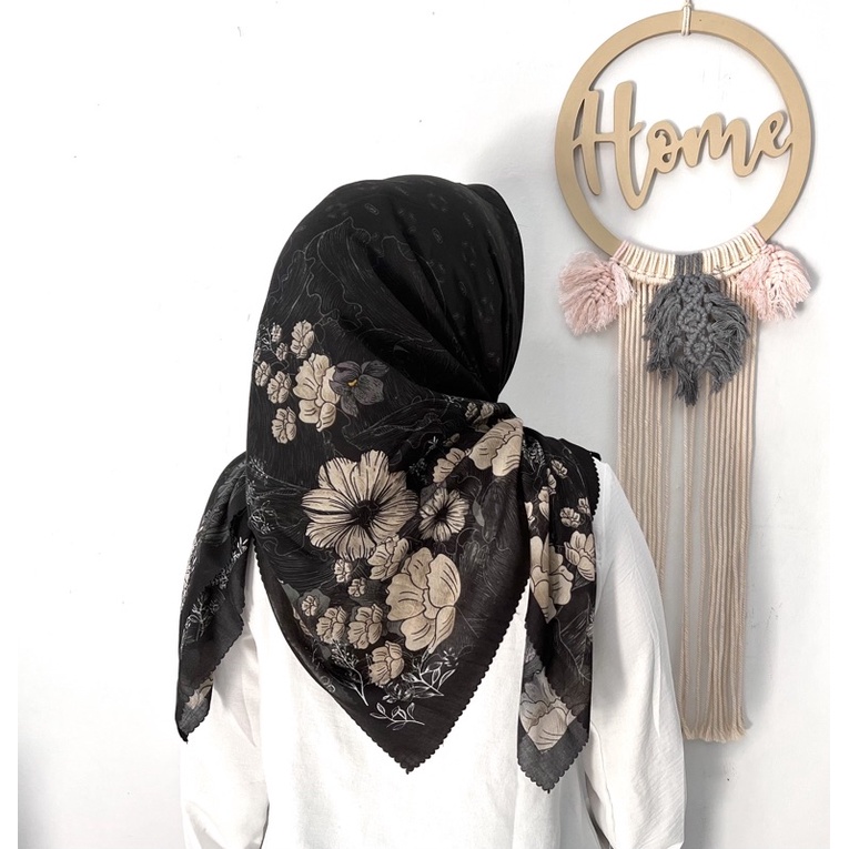 HIJAB SEGIEMPAT VOAL MOTIF ARMANI JP JURNEY M SERIES