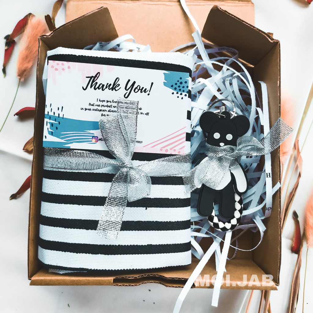 

MOI.JAB HAMPERS WANITA BLACK WHITE SERIES GIFT BOX KADO HADIAH