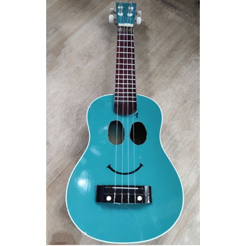 PROMO PAKET UKULELE  UKULELE SENAR 4 KARAKTER // KARTUN MURAH PACKING AMAN &amp; BERGARANSI JIKA RUSAK / GITAR UKULELE  4 SENAR KENTRUNG// GITAR  UKULELE  SENAR 4 NYLON / KENTRUNG SENAR 4 / GITAR LELE SENAR 4 - GARANSI PENGIRIMAN -PACKING  AMAN