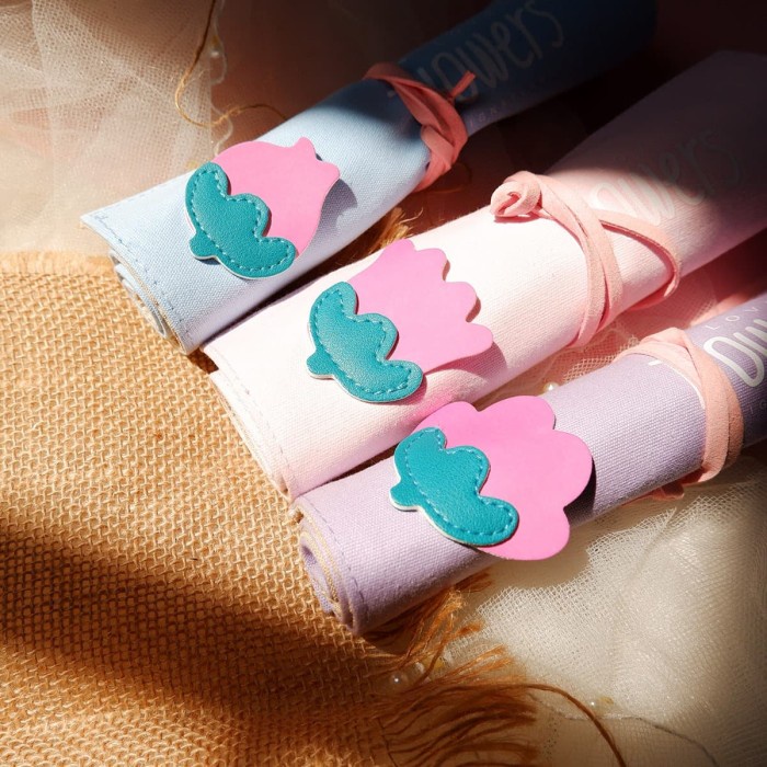 

Wow Lovely Flower Roll Up Pencil Case Gilaa!!!