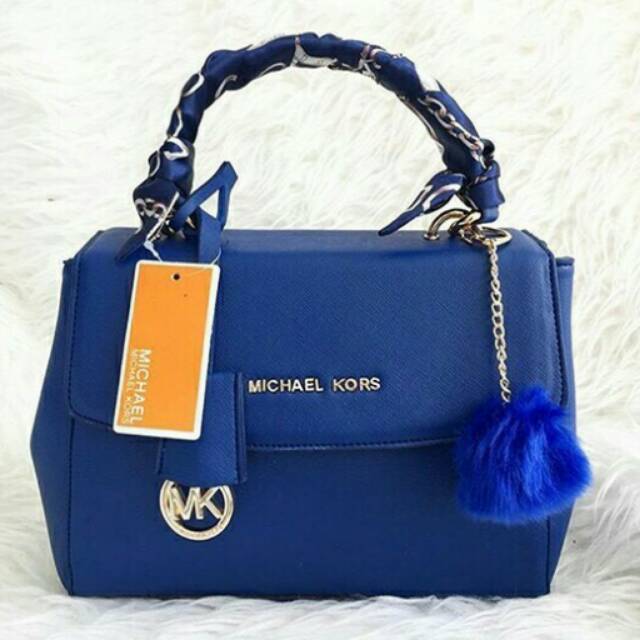 MK AVA  FREE POMPOM