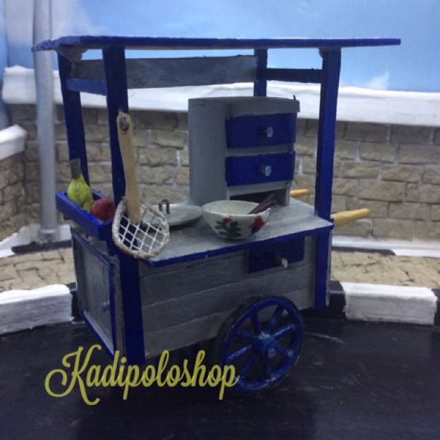 Hiasan Miniatur Gerobak Kayu Mie ayam 1:12
