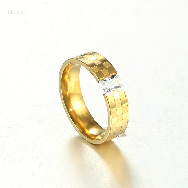 QD Cincin Pasangan Bahan Titanium Steel Warna Gold untuk Pria / Wanita