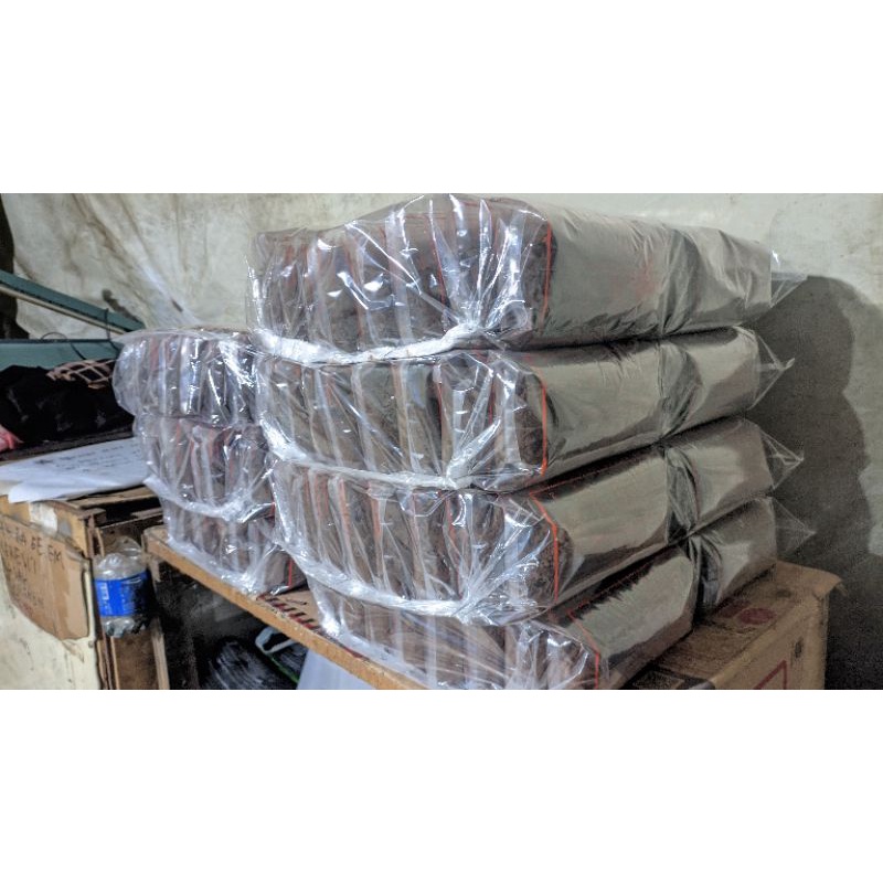 

PROMO !!! Kopi Hitam / Bubuk Kopi Lelet Sarang 200 Gram / 1 Ball ( Isi 20 Pcs )