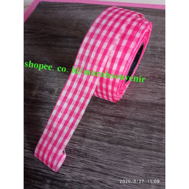 

pita kain motif kotak-kotak.harga permeter (lebar 2,5cm)