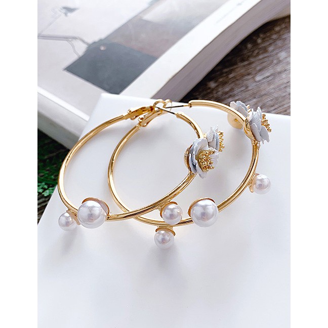 LRC Anting Tusuk Fashion Gold Alloy Pearl Flower Circle Earrings F54107