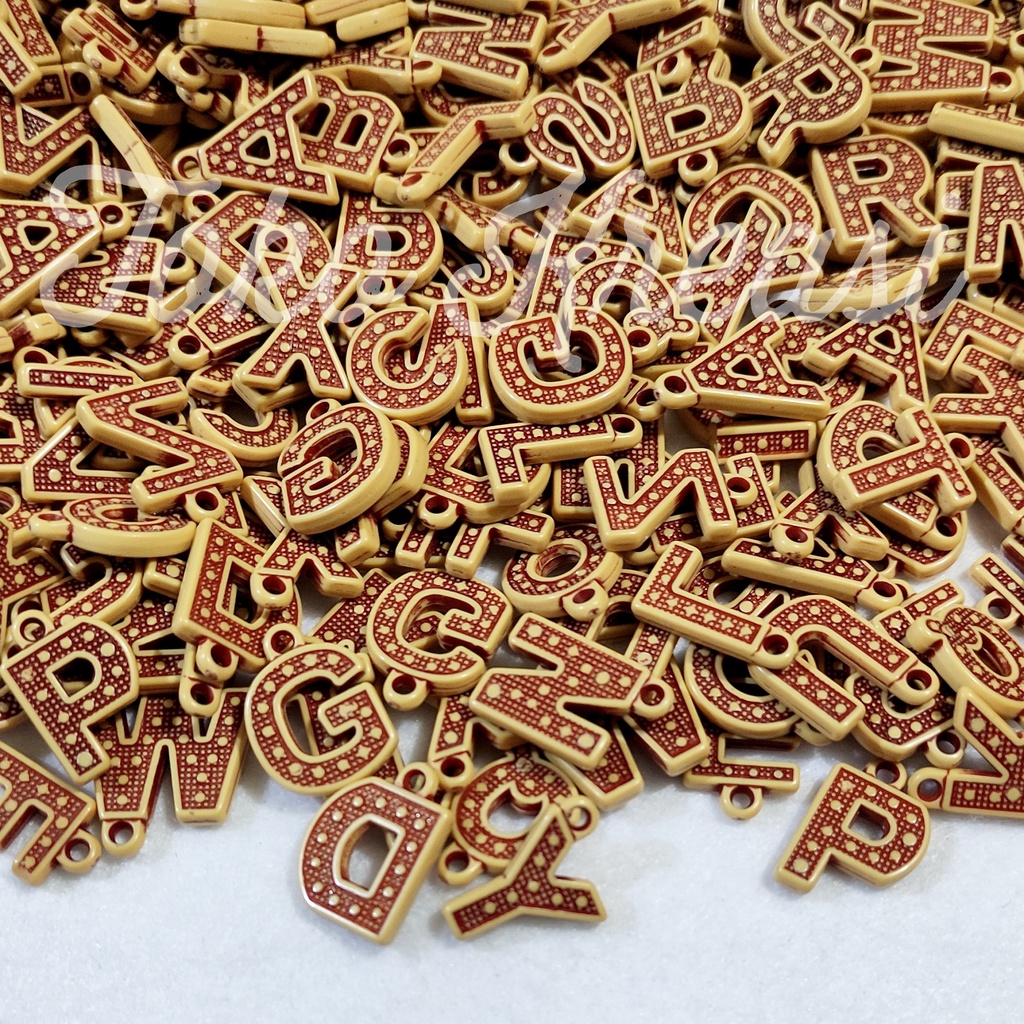 Mote / Manik Charm abjad / huruf / alfabet motif kayu