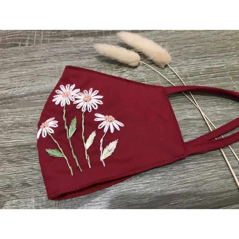 Masker Sulam Benang Warna Merah