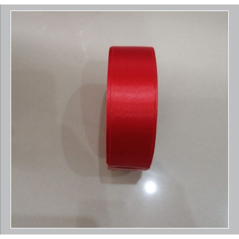

Pita Satin Roll 1 inchi /Pita Kado Roll Warna Merah Ribbon Best Quality